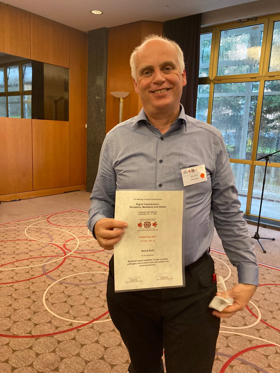 SignalSociety's tweet photo. Meet the winners of the 5 poster prizes:
Miriam Kelm (Kiel), Sevinj Sultanli (Heidelberg), Hagen Bachmann (Witten) and Bernd Bufe (Zweibrücken)….
Congratulations! https://t.co/JgyeIW6IAJ