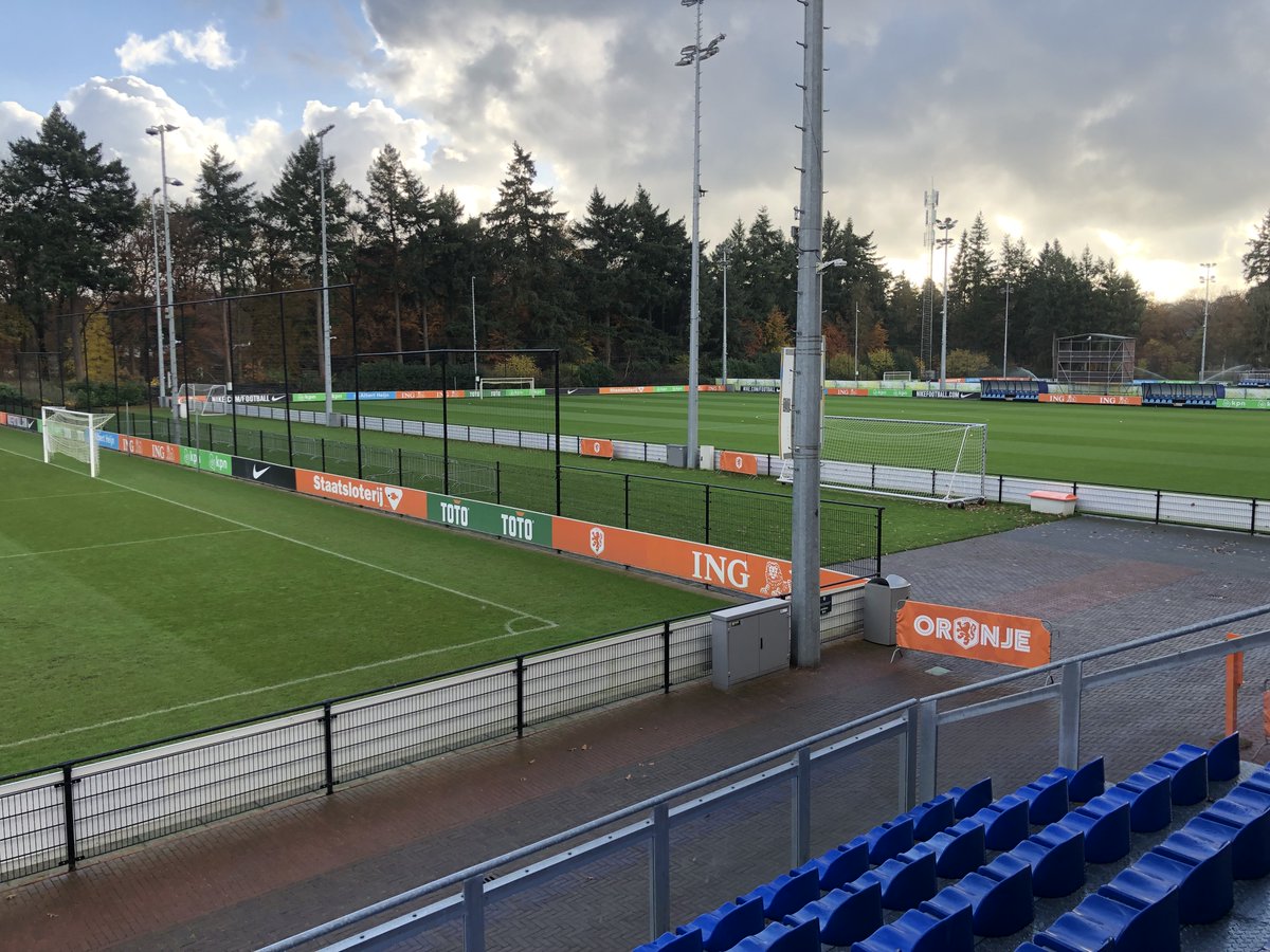 DicoBogerd's tweet photo. Gisteren een presentatie gegeven aan aankomende supermarktondernemers op de KNVB Campus Zeist.  Inmiddels staat op kantoor alles al weer klaar om vanmiddag om 16.00 uur het webinar "Ontslag en privacy" te houden. Mocht je erbij willen zijn: https://t.co/yObcQK7g1B #rechtdoen https://t.co/hNjrzdZ4Zv