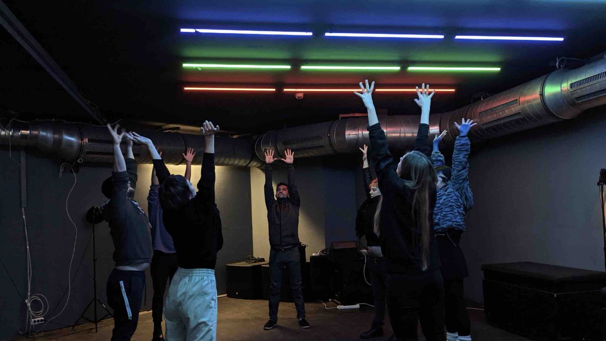 AmplifyBerlin's tweet photo. Very energizing Xoir vocal workshops in @acudmachtneu Club  with @colinself who red excerpts of 'In Praise of Shadows' Jun'ichirō Tanizaki's essay inviting the participants to visualize the ray of light sparkling in darkness. Sharing and caring in common voice 🖤 © Diane Esnault https://t.co/mCqPm6Urfo