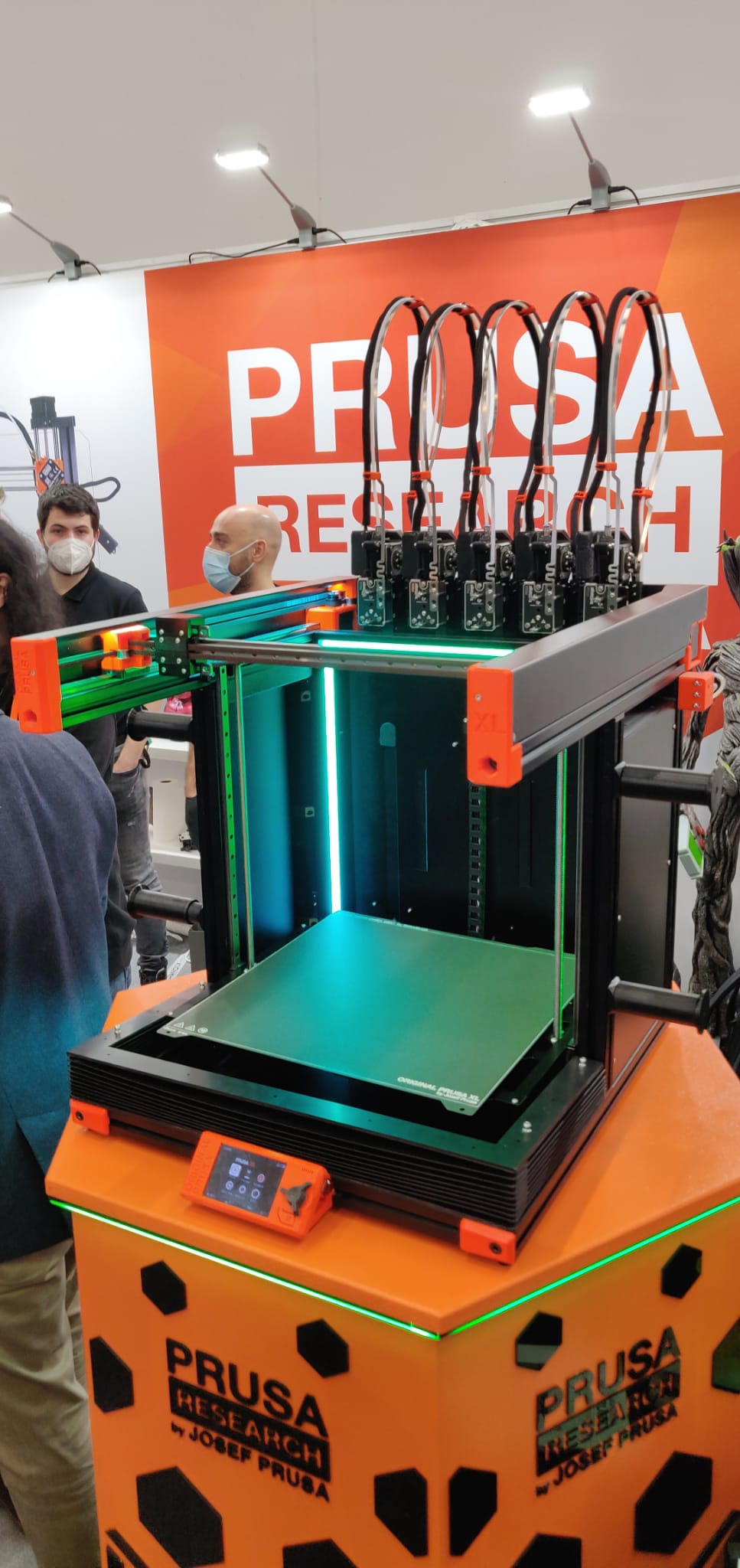 FEd8RqnXEAguWmh?format=jpg&name=large