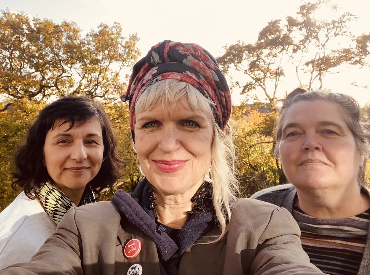 HilCoxCondron's tweet photo. Food Power &amp; #SustainableCommunities.  Thrilled  #COSMIC (@CambsCC communities, social mobility &amp; inclusion) has commissioned Sam Dyer @FoodCambridge to develop a Cambridgeshire food poverty network, With Cllr Thompson &amp; @Dyer4Sam #climateaction #COSMICvice
@CambsLabour ❤️✊🥦 https://t.co/ipeYarSUZ1