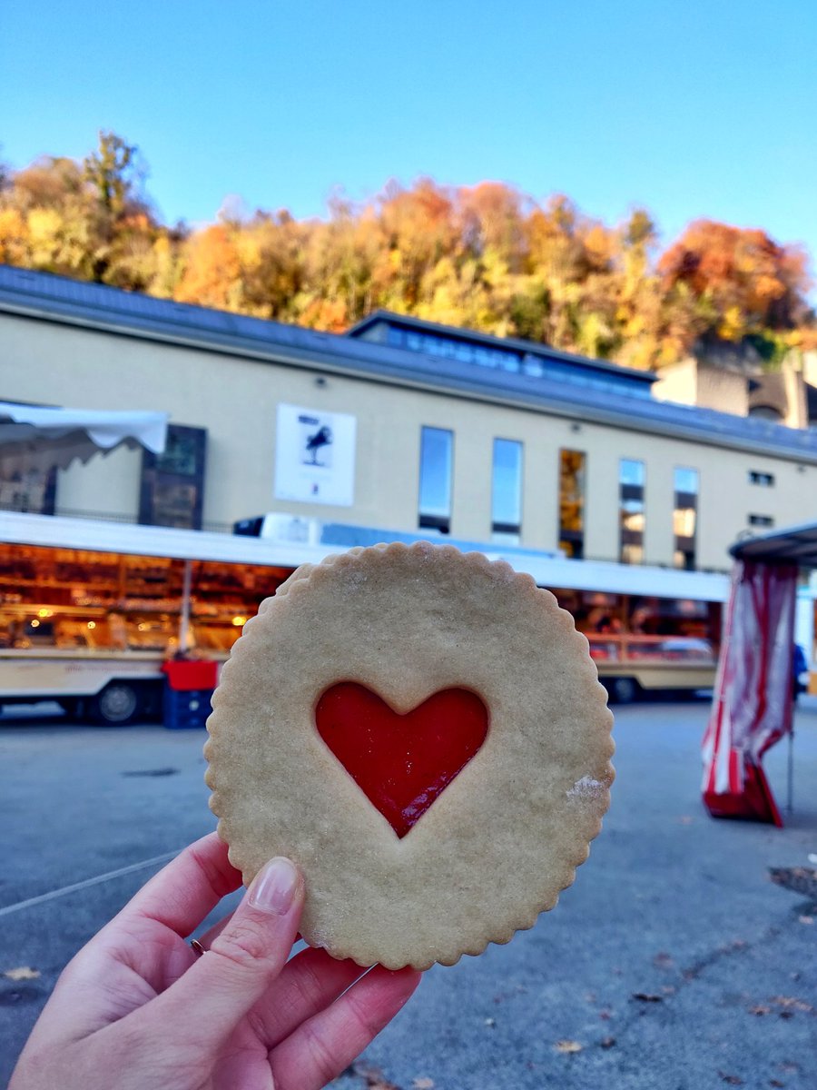 clemmange's tweet photo. miam des gâteaux 🍪

Salzburger Schranne
🌞 Food market 
📍 Salzburg, Austria 
💰 Nice affordable prices 
👉 Try the shortbread cookies as well as traditional Apfel strudel 

#clemmange #austrianfood #austrianmarket #foodmarker #shortbreadcookies #foodsalzburg #salzburgflood https://t.co/ydCxjQnrCE