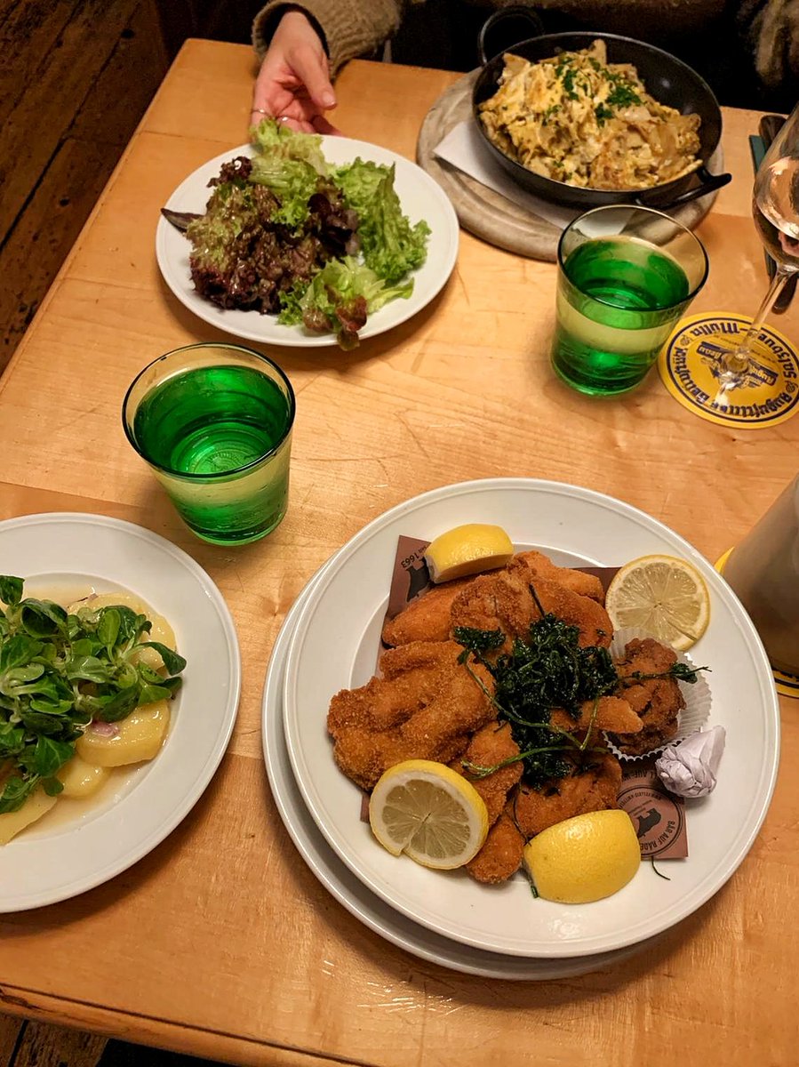 clemmange's tweet photo. miam des strudel 🍎

Bärenwirt
🌞 Traditional Austrian restaurant since 1663
📍 Salzburg, Austria
💰 Dishes from 10€
👉 I recommend getting Semmelknödel to have something really traditional (third picture) as well as the Apfel strudel https://t.co/IZuxqhgygU