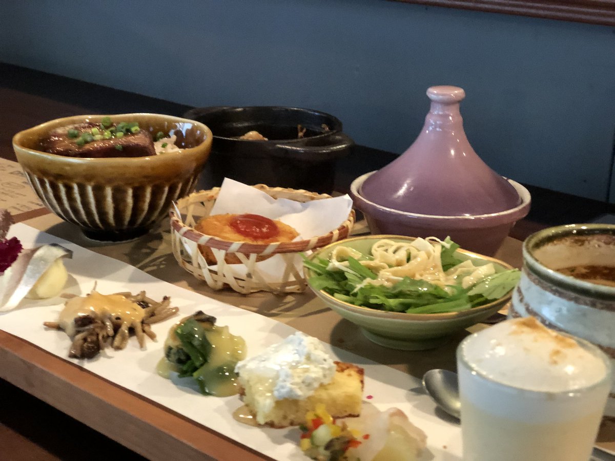 onoliebt_fumi's tweet photo. 今日も半休 13時上がりでお腹が空いたから1人ランチ
ランチプレート、ドリンクにアルコールも選べてお値打ちでした😁👍
帰りに途中下車して気になってた韓国雑貨屋へ🥰
#orq https://t.co/aPa3DxZsLv