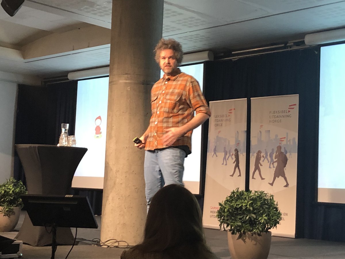 @NADE_FuNs konferanse igang. Inspirerende @joroislien sprer motivasjon i salen. #fun #funkon #læring #fleksibilitet