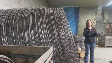 Supply jam suddenly has much of Canada relying on New Brunswick for Christmas wreaths: ift.tt/3ns5p55