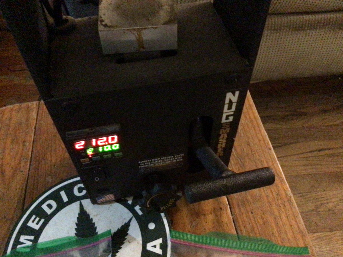 BIGHURT's tweet photo. I’m about to smash it up with my boy @juanbanderas81
#frankyflowbox #flowbox2022 #woodwork #flowboxexperiment https://t.co/7y74Or6MjM