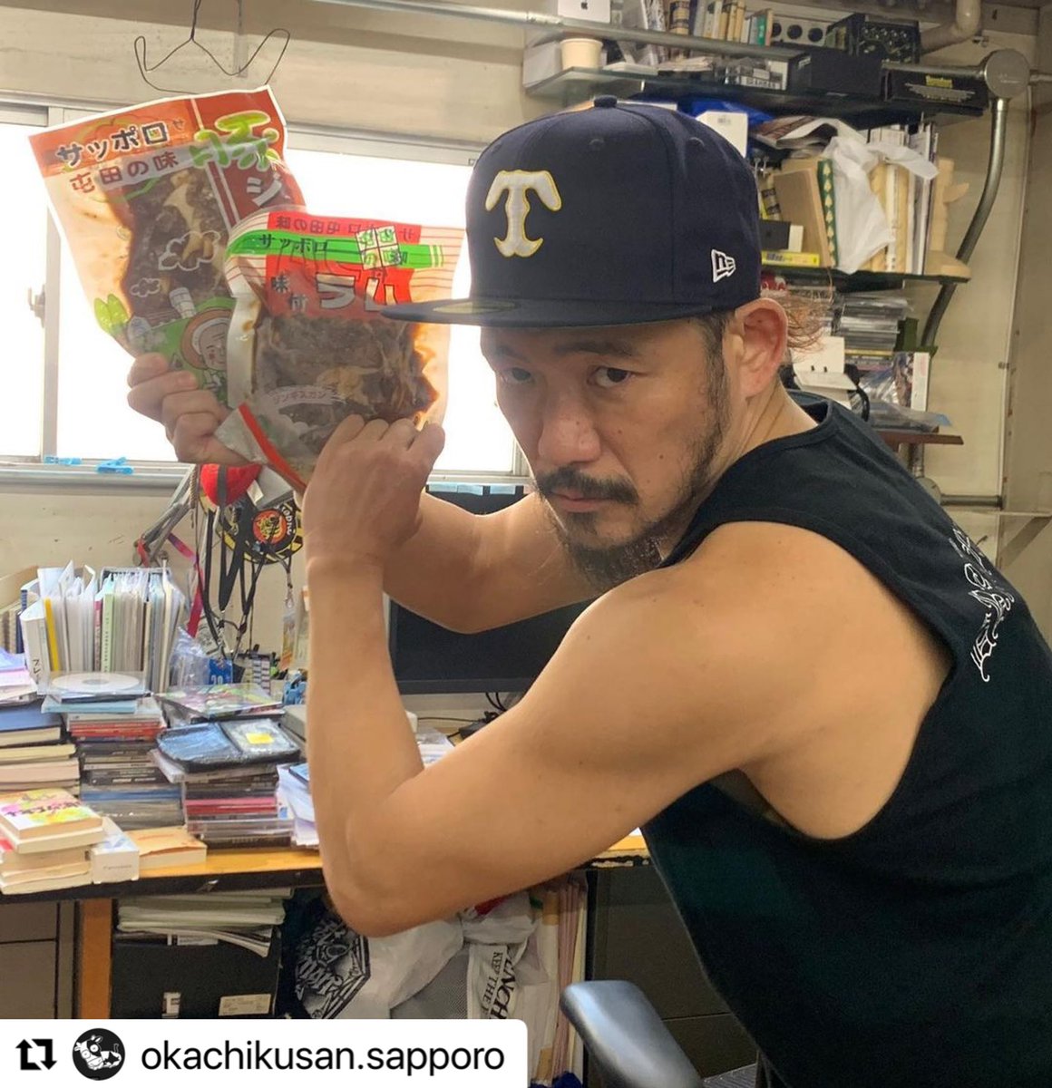 okachikusan's tweet photo. かれこれ1年前の投稿ですが、12/3のカウンターアクション肉祭りにも持っていきます❗️
皆さまのお越しをお待ちしております!
TOSHIーLOWさんまたこの写真使ってごめんなさい🙇♂️笑笑
#brahman
#toshiーlow
#tacticsrecords
#岡畜産
#肉の岡畜産 https://t.co/3KtlPApck2