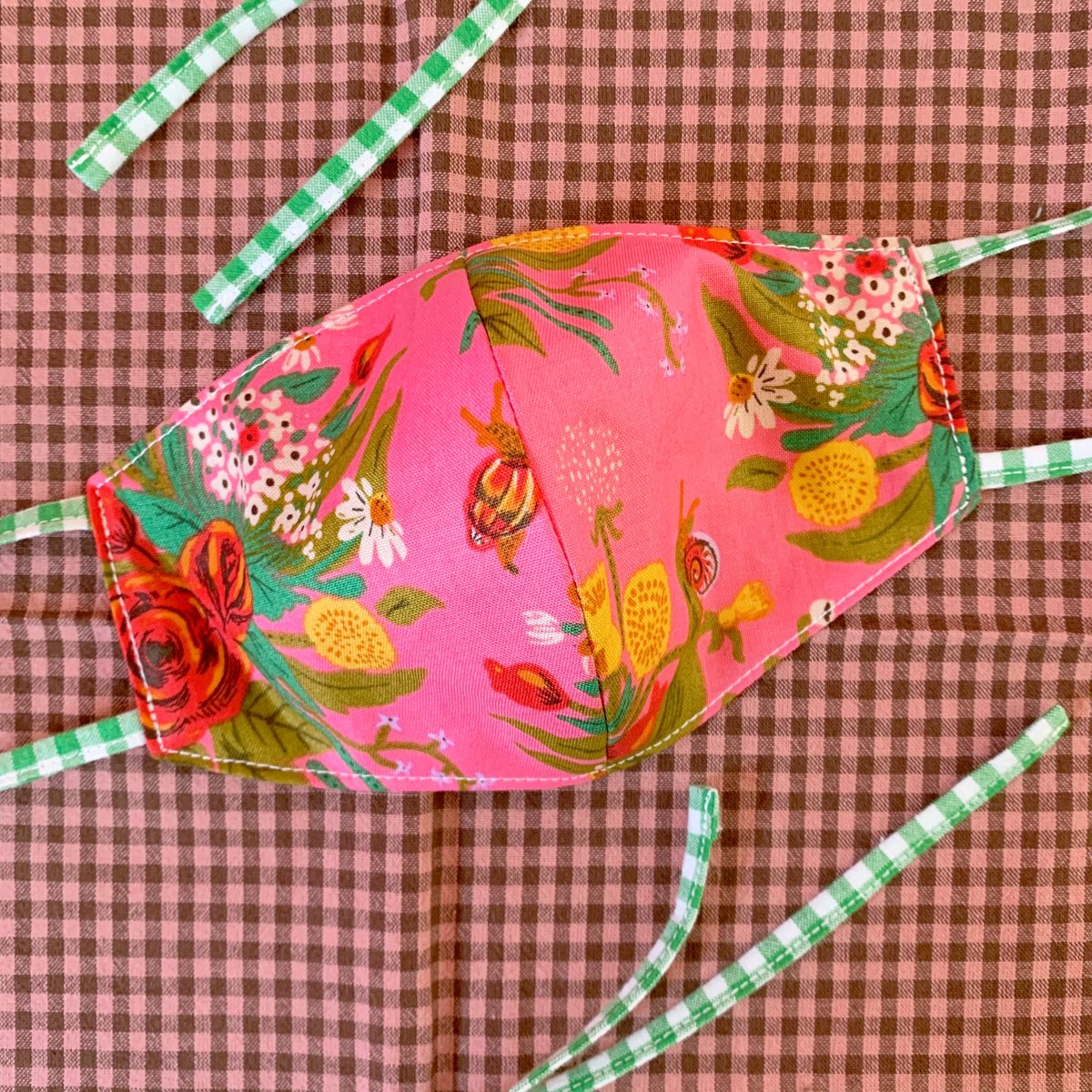 VersusCircus's tweet photo. ribbon mask 🌹🌼🐌🍀☘️

#versuscircusitem
#handmademask https://t.co/OUlHFui5Rn