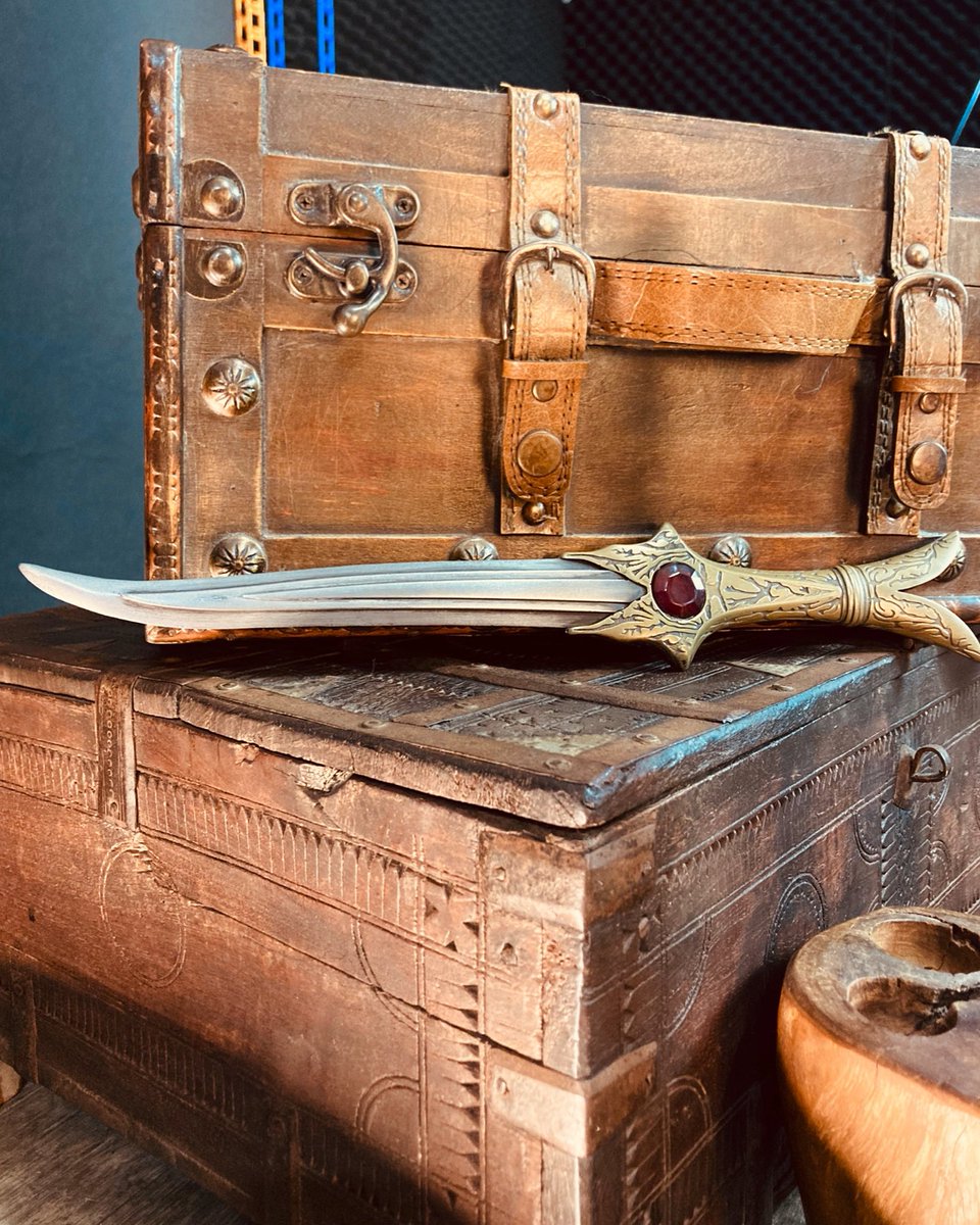 PrimeVideoAUNZ's tweet photo. A treasure for a daring hand, will you lift it from the land? #TwitterOfTime #WheelOfTime #gatherwheeloftime (yes! We have a hashtag now!) https://t.co/2uEdRUunoc
