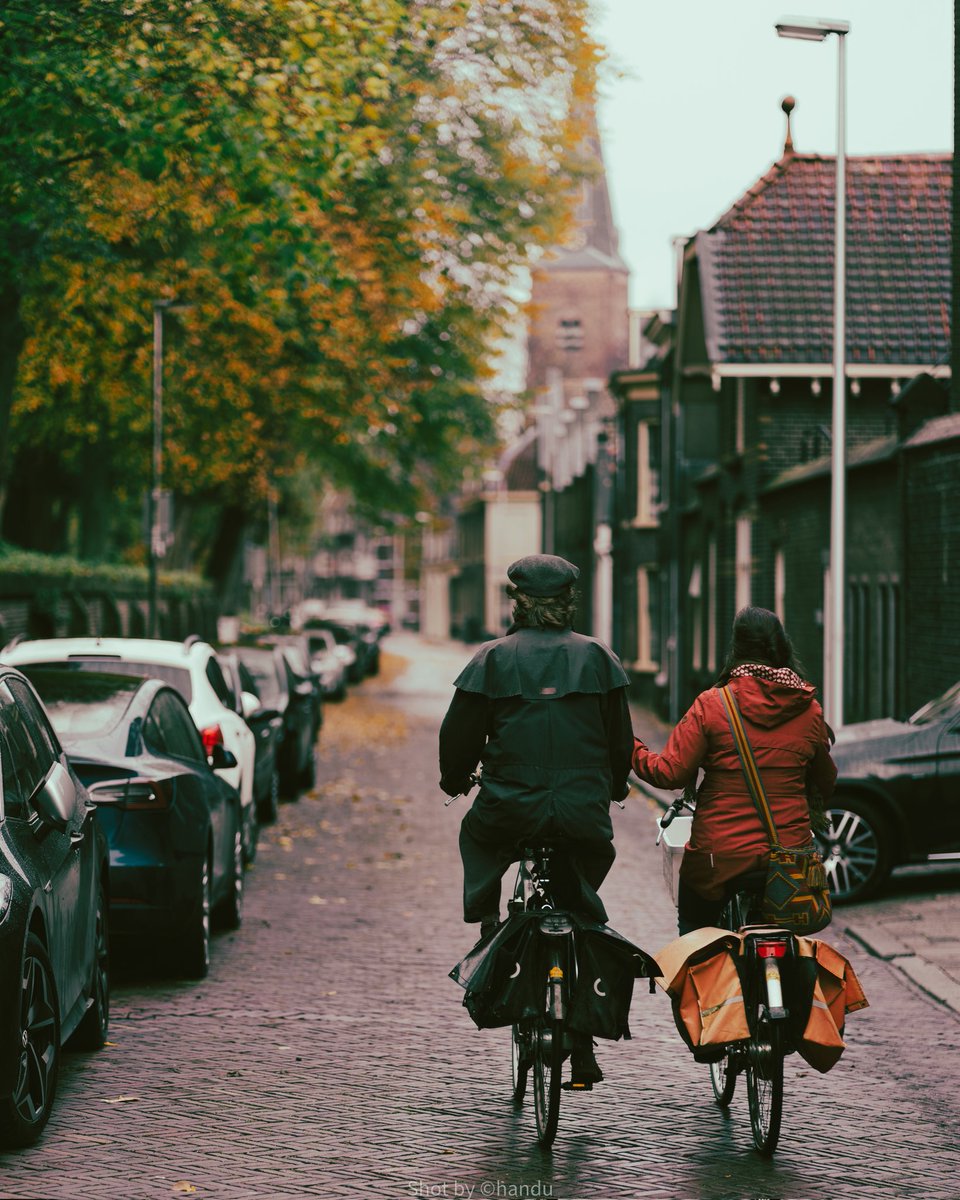 chandusrirangam's tweet photo. Man on the cycle: I can conquer this world with one hand, if my other hand is holding your's!
Woman: aww 😍 first learn holding the bike handle straight! 😒
An #autumn #morning in #utrecht - 4
#november
#utrechtcity #visitutrecht #discoverutrecht #discoverutrechtbybike https://t.co/DRbKHgD0mR