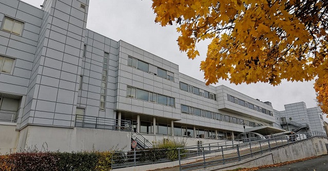 e_niort's tweet photo. #Niort. La fermeture annoncée de la maternité de la clinique Inkermann. https://t.co/m2hmlbt04A https://t.co/S2YFH9vxIc
