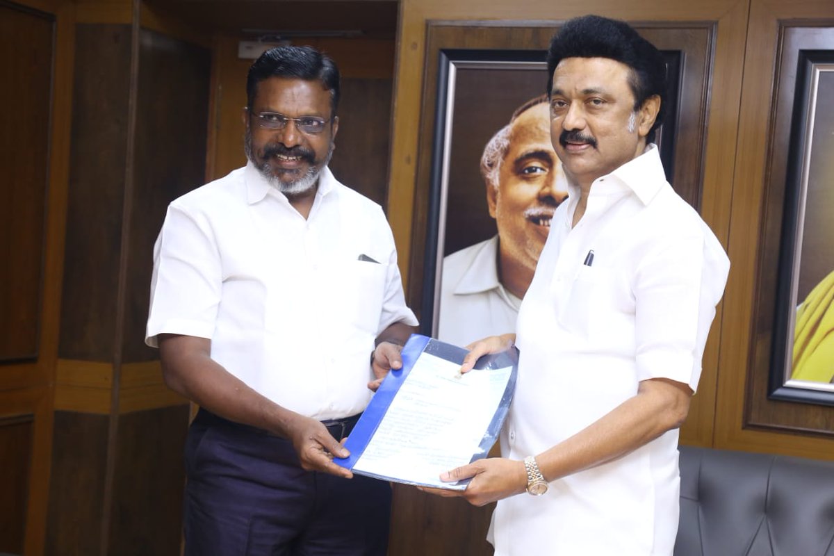 ThinaD4's tweet photo. விடுதலைச் சிறுத்தைகளின் 
விருதுகள் வழங்கும் விழா- 2021 சென்னையில் வருகின்ற திசம்பர்-24 ஆம் தேதி நடைபெறும்.
மாண்புமிகு தமிழ்நாடு முதல்வர் அவர்கள் விழாவில் பங்கேற்று #அம்பேத்கர் சுடர் விருதினை பெற்றுக்கொள்கிறார்.
முதல்வரை சந்தித்த பின் 
தலைவர்  பேட்டி. https://t.co/dlymFfgdZN