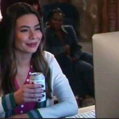 taismansen's tweet photo. Yo sabiendo que Shawn y Camila finalmente han terminado de promocionar señorita https://t.co/vePB9WSZPK