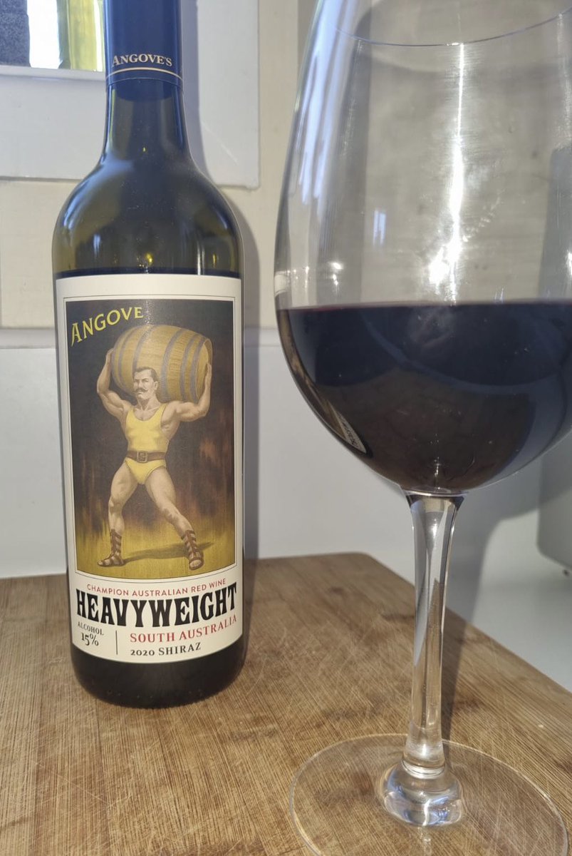 katzemccarthy's tweet photo. #lockdown #level3 #staysafe #level3day57 #lockdownday92 #suburbs #shiraz #australianwine #heavyweight #angove #katmccarthy #katzemccarthy https://t.co/TXiyBad5ej