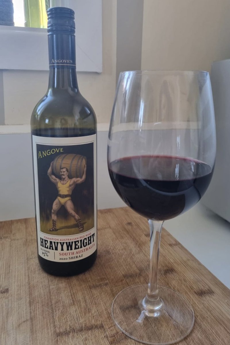 katzemccarthy's tweet photo. #lockdown #level3 #staysafe #level3day57 #lockdownday92 #suburbs #shiraz #australianwine #heavyweight #angove #katmccarthy #katzemccarthy https://t.co/TXiyBad5ej