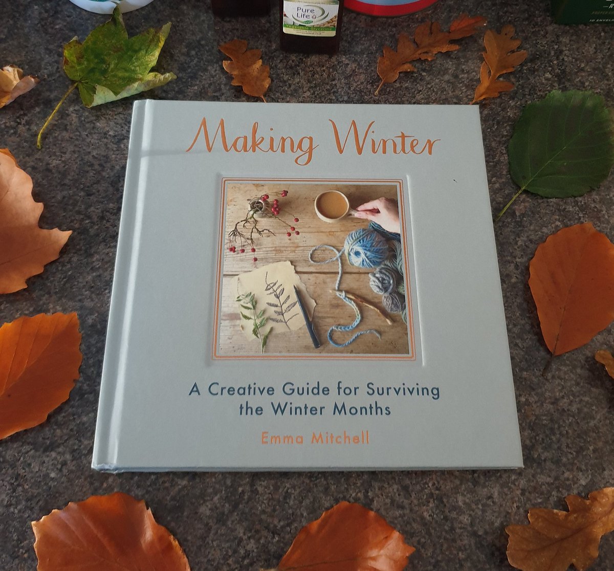 Heidi_Swain's tweet image. #autumn project anyone? Today I'm going to be preserving #leaves in glycerin as featured in #makingwinter by wonderful @silverpebble and #TheWinterGarden by little old me!

🍂🍁🍃🍂🍁🍃🍂🍁🍃

#thursdaythoughts #november #autumnproject #thesimplelife #thesimplethings #nature