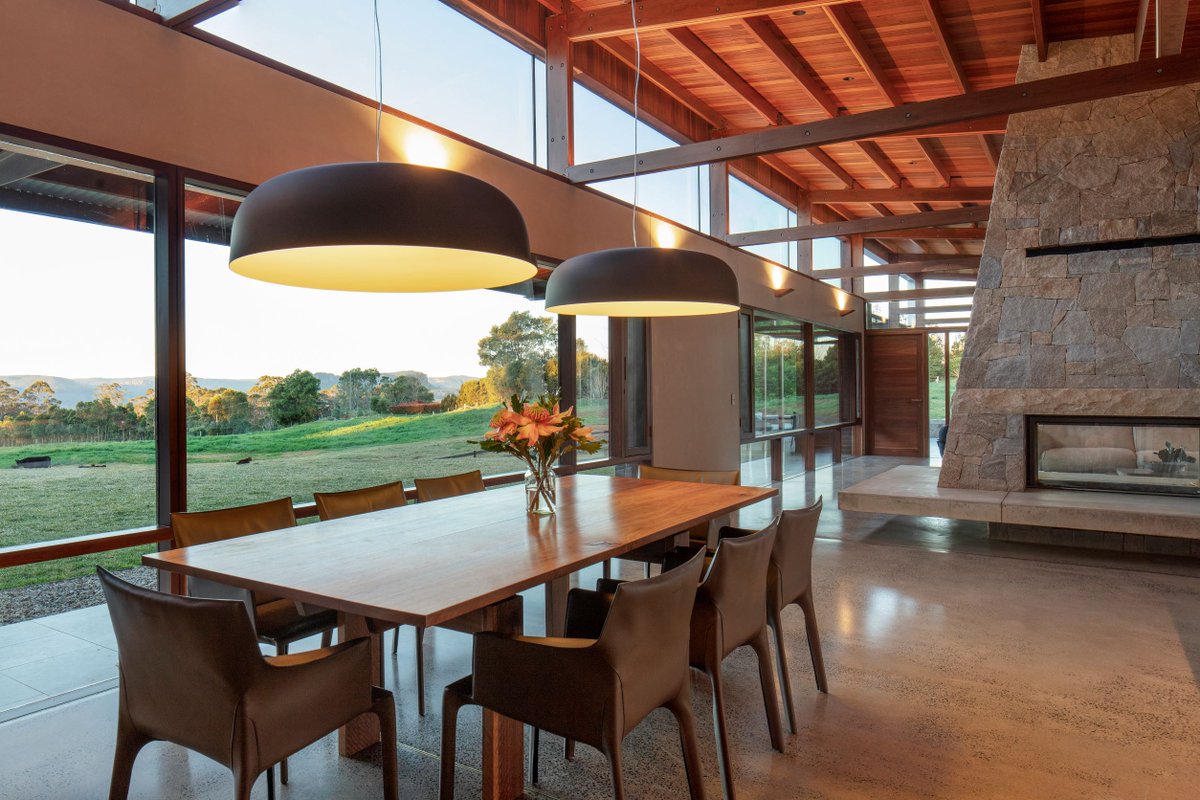 RMIT's tweet photo. #TalkingDesign host Stephen Crafti chats with #architect Richard Cole about designing houses that maintain their uniqueness and connection to their bush surroundings. Listen now: https://t.co/ntcgUohFK9
#Podcast #Design #Architecture https://t.co/Nb2DfJOe39