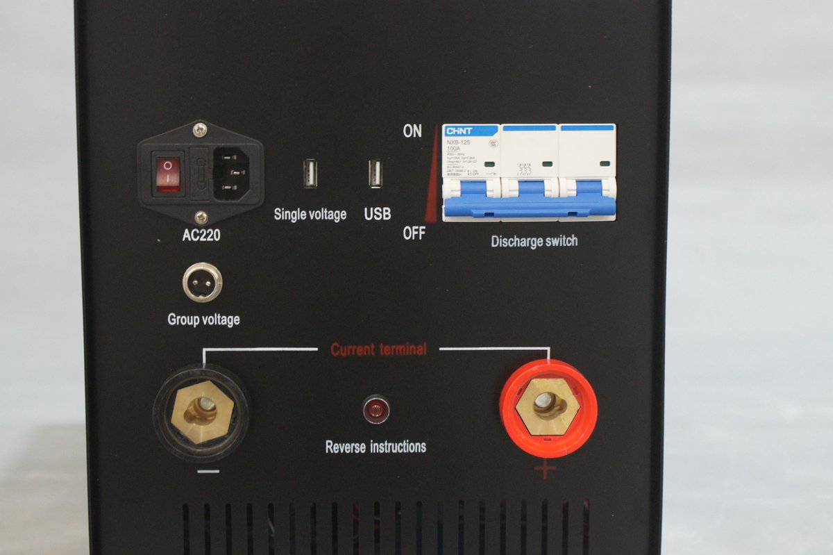 BeauRoy9's tweet photo. HZFD-200 Battery Load Bank Discharge Tester is a special detection instrument for the performance detection of stationary battery. Its big discharge power, small volume, light weight. https://t.co/ndN3lxcfCl