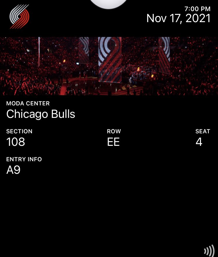 BrownWarrens's tweet photo. A night to remember! Sat court side at the Blazers-102 vs Bulls-98 game thanks to my amazing Guardians parents. Dame balled out tonight๐๐ฅ๐#directfan #ripcity https://t.co/N3SXIiigjK