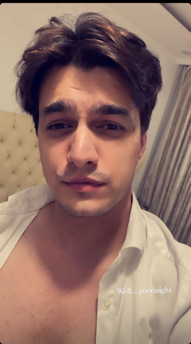 Wtffff!!!!🤯💀
I cant breathe I'm not kidding!!!!😭🤧
Omg Exposed chest nd those highlights!!! How can i keep calm rn!😭🤌🥵

@momo_mohsin shirtless pic on the way right!??😭🤧🤌💀

#MohsinKhan

Voting tags:
#TBworld2021 #100MostHandsomeMen2021 
#IIFTAMOHSINKHAN #IIFTAAWARDS2021