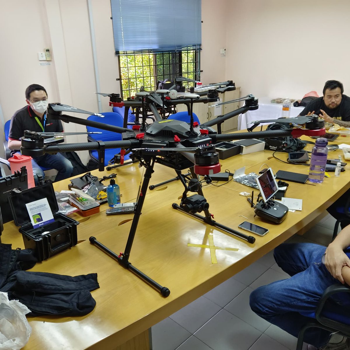 Gumal's tweet photo. #Technology, #drones, thermal & multispectral scanners geared up for deployment by @sfcsarawak in surveys of wildlife (#orangutans & #largecats) & protection of habitats. #NationalParks, #WildlifeSanctuaries #NatureReserves. @sarawakecowarriors @whitleyawards @arcusgreatapes https://t.co/ZfMI6l5O86