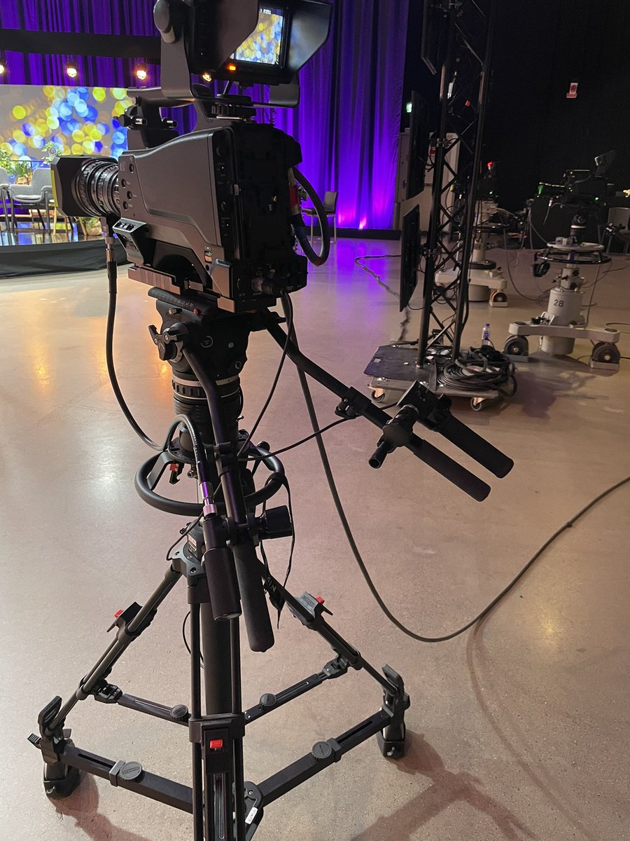 På plats inför Svenska Kyl &amp; Värmepumpdagen 2021! Klockan 08:20 drar sändningen igång och du ser den på youtube.com/watch?v=KB1V0-… #kvpdagen2021