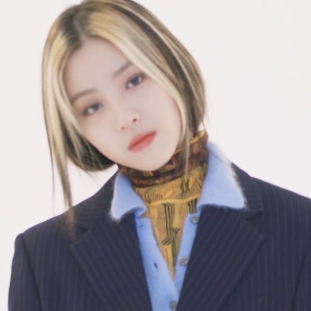 SRJF1LES's tweet photo. #류진 #RYUJIN https://t.co/zQmyO218bl