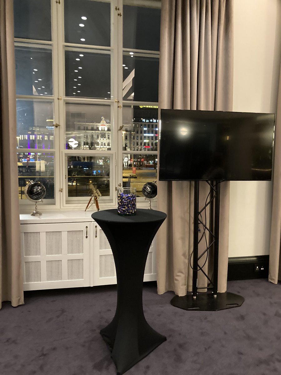 HeidiVaha's tweet photo. #kpmgfinland asiantuntijat tänään #talouselämä #talousjohtaja messuilla. Ständillä myös  – KPMG Powered Enterprise #demo https://t.co/il9gVXo9mz