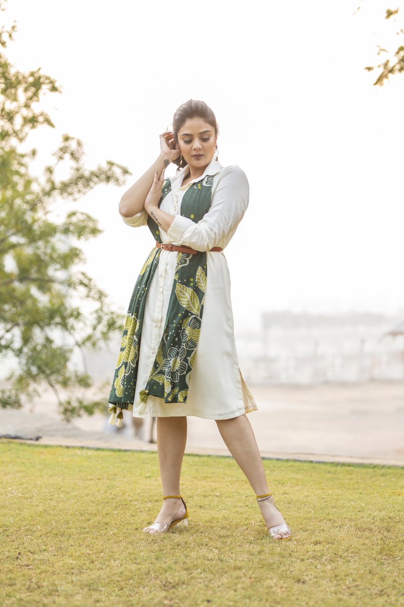 MukhiSree's tweet photo. CHEF MANTRA ✨
Episode 1
Premiering on @ahavideoIN ❤️

#ChefMantraonAHA #sreemukhi https://t.co/lQ5d64CB9V