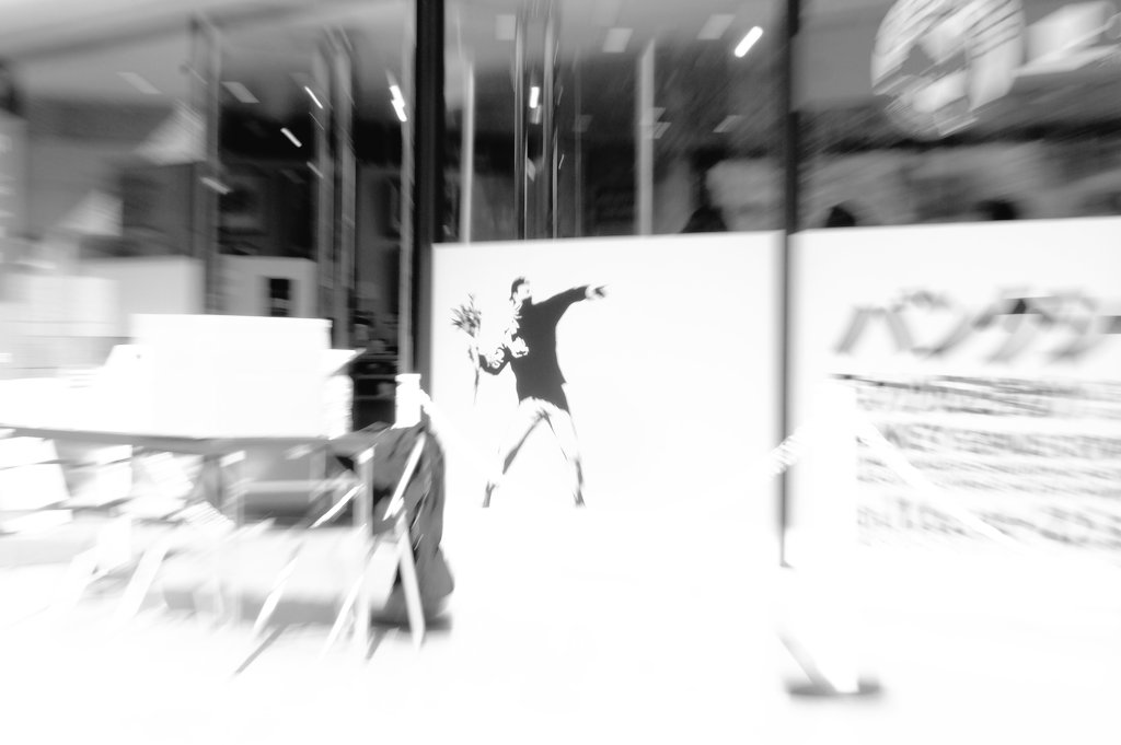 MountainRedbull's tweet photo. 愛はごみ箱の中に
#バンクシー展 #BANKSYJAPAN https://t.co/L9xNmIVvxT