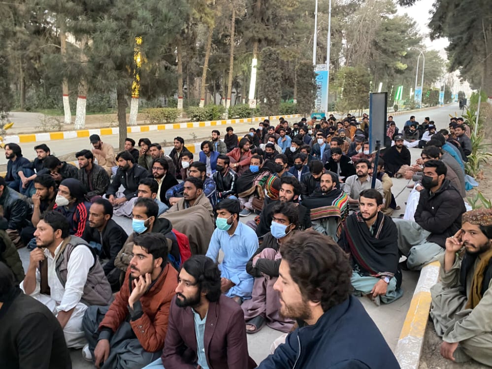 Balochistan University again locked  down after provincial govt &amp; University administration fail to to locate missing students Faseeh Baloch &amp; Sohail Baloch who were abducted from University hostel earlier this month. Protesters include both teachers &amp; students