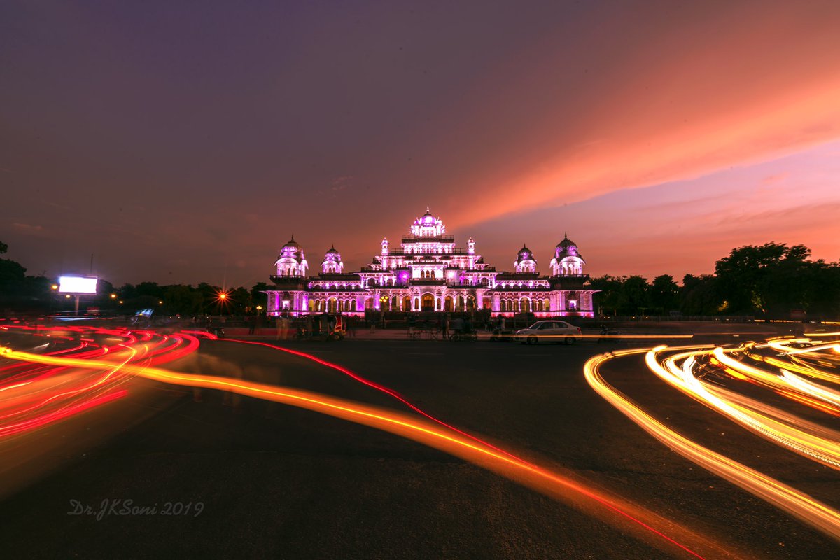 hardikj4444's tweet photo. #JaipurFoundationDay 
18 November

To see history &amp; culture,magnificent forts &amp; palaces, the bustling bazaars,blue pottery,walled pink set ups, timeless jewellery, please visit Pink City-The fascinating city with its romantic charm takes you high !! https://t.co/09uzWjecZN