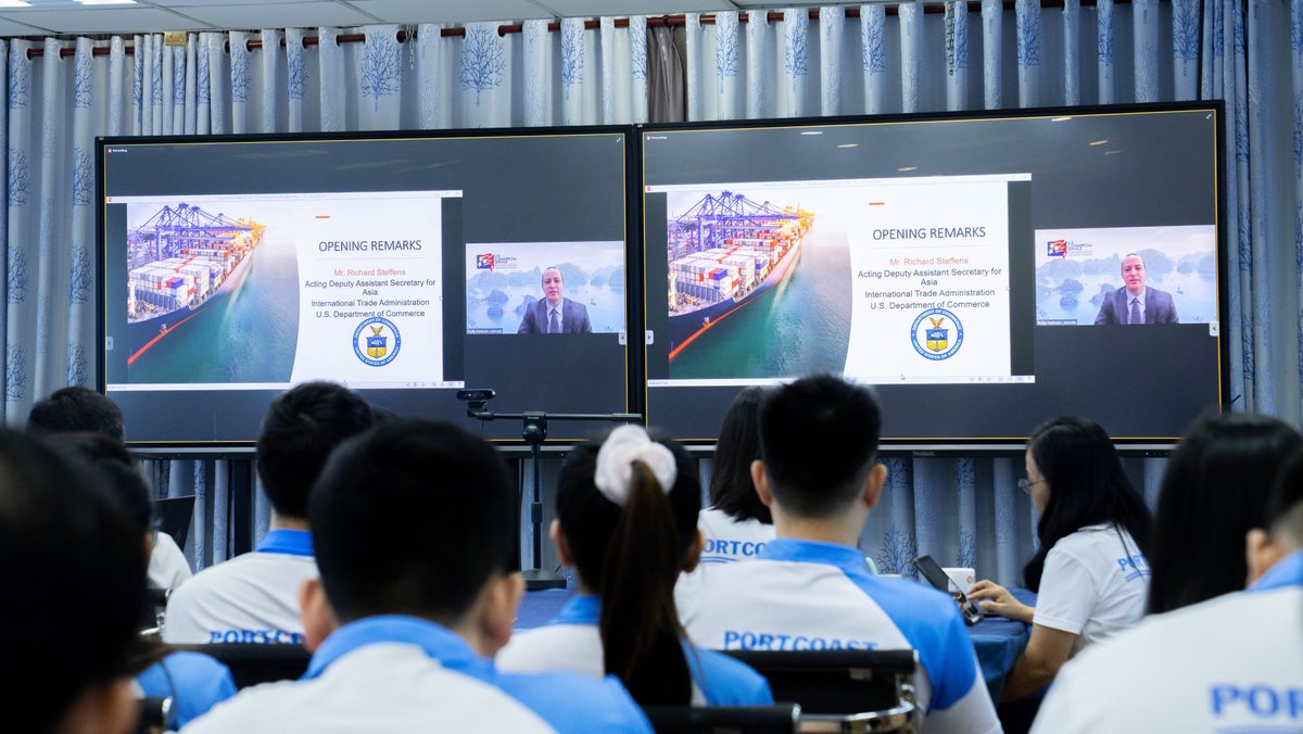 portcoast's tweet photo. Webinar "U.S. - VIETNAM COLLABORATION OPPORTUNITIES IN GREEN PORT DEVELOPMENT" organized by U.S. Comercial Services.
#GREENPORT #Portcoast #HCMUT https://t.co/rgLKIwt77Q