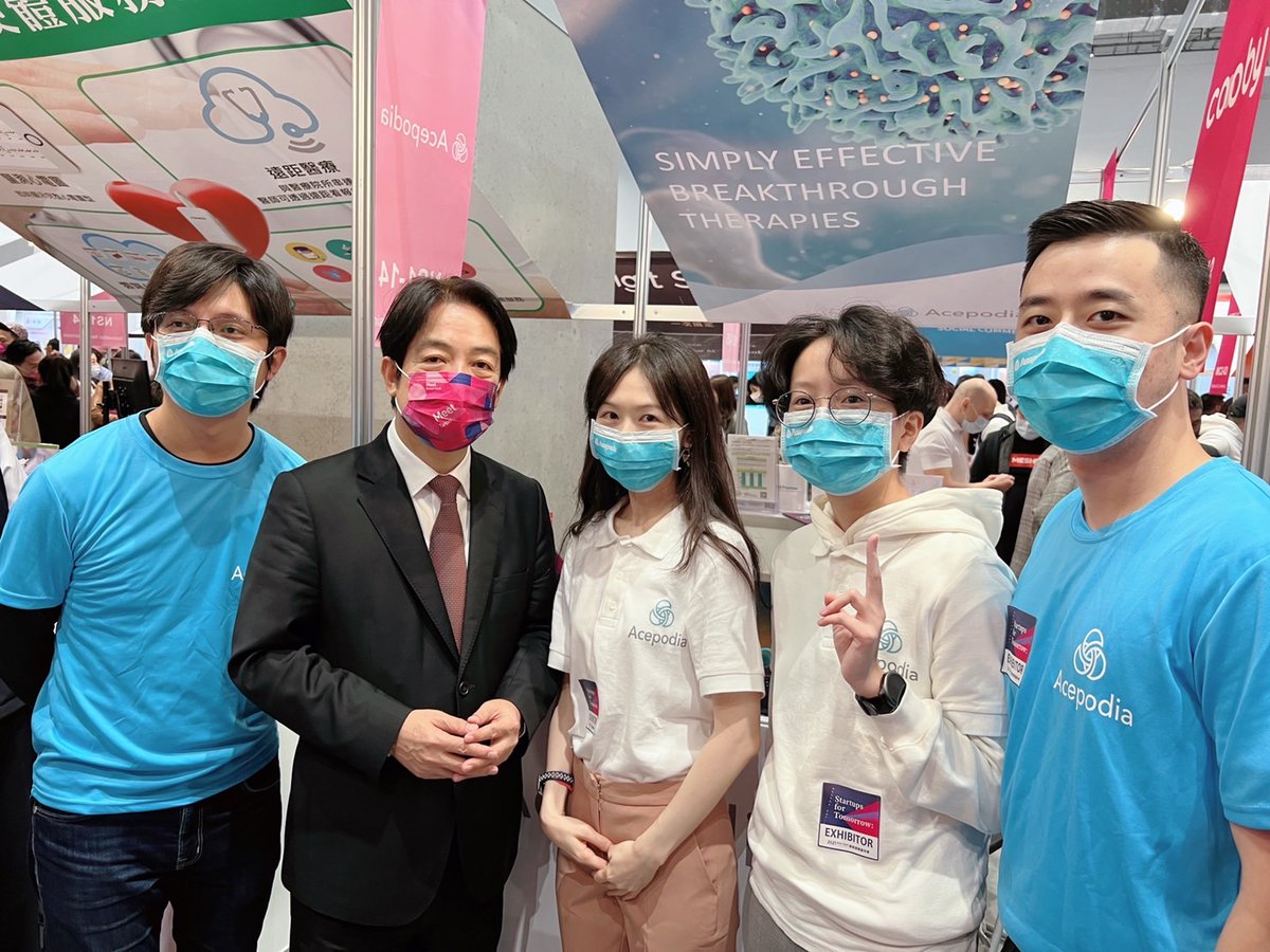 AcepodiaInc's tweet photo. Thanks for visiting our booth at #MeetTaipei Startup Festival 2021, Vice President @ChingteLai. We appreciate your interest in learning ACC technology and its application in #CellTherapy for cancer patients https://t.co/uhopWbrcuM