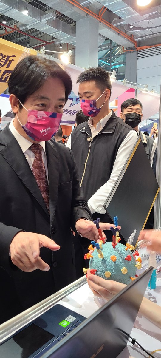 AcepodiaInc's tweet photo. Thanks for visiting our booth at #MeetTaipei Startup Festival 2021, Vice President @ChingteLai. We appreciate your interest in learning ACC technology and its application in #CellTherapy for cancer patients https://t.co/uhopWbrcuM