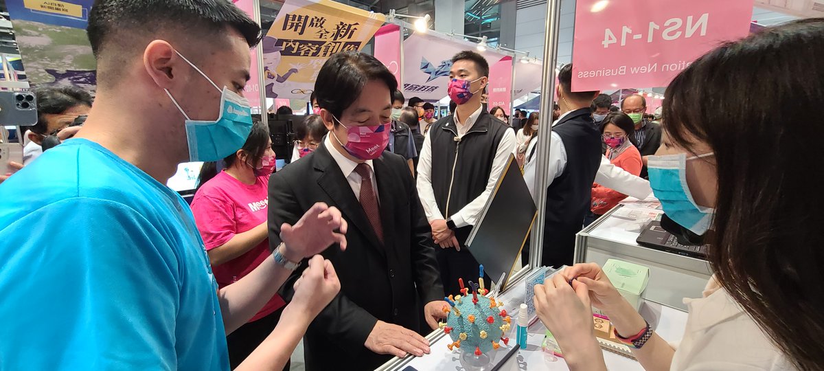 AcepodiaInc's tweet photo. Thanks for visiting our booth at #MeetTaipei Startup Festival 2021, Vice President @ChingteLai. We appreciate your interest in learning ACC technology and its application in #CellTherapy for cancer patients https://t.co/uhopWbrcuM