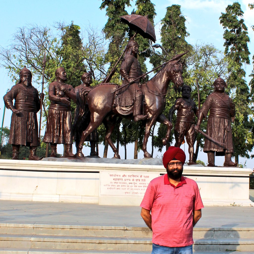 ATdsingh's tweet photo. An honor to be in company of Great Maharana and his warriors 🙏🙏🙏
#NewProfilePic #PhotoOfTheDay #thursdayvibes #thursdaymorning #ThursdayThought #RedTurban https://t.co/L4dyLpX1Wm