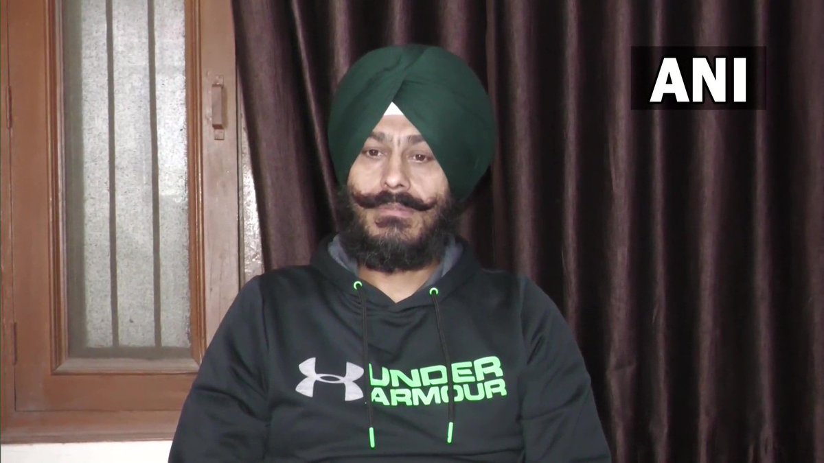 Gurugram's Sadar Bazaar Gurudwara offers Namaz space.

"It's 'Guru Ghar', open for all communities with no discrimination; shouldn't be any politics here. Basement is now open for Muslim brothers who want to offer 'Jumme ki namaz'": Sherdil Singh Sidhu, Gurudwara president

(ANI)