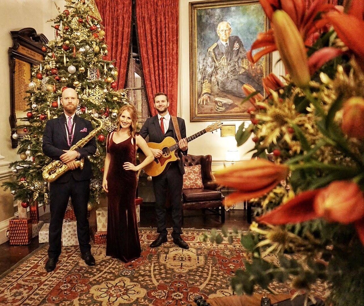 Our trio performing at a stunning Christmas event in 2019. The London hotels always put on an incredible display of Christmas decorations 🎁🎄