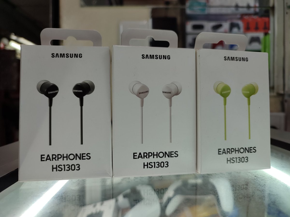AmRoggoz's tweet photo. Leo niwauzie nini?
Realme Buds Air Neo Ksh 4,000
Samsung Earphones HS1303 Ksh 3,000
Apple Airpods 3 Ksh 29,000
Baseus WM01 Ksh 3,500
#FlavaInYourEar🎧 https://t.co/Tns8GbV4tf