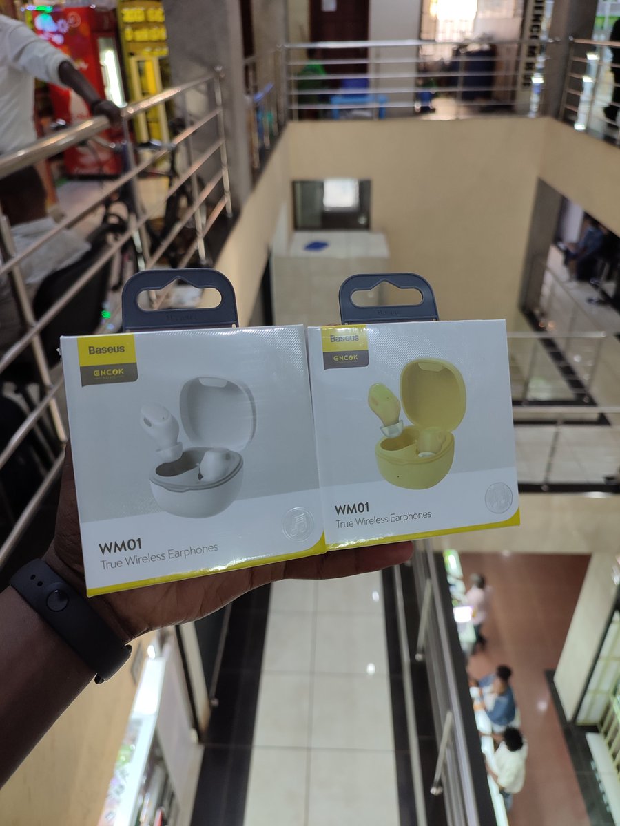 AmRoggoz's tweet photo. Leo niwauzie nini?
Realme Buds Air Neo Ksh 4,000
Samsung Earphones HS1303 Ksh 3,000
Apple Airpods 3 Ksh 29,000
Baseus WM01 Ksh 3,500
#FlavaInYourEar🎧 https://t.co/Tns8GbV4tf