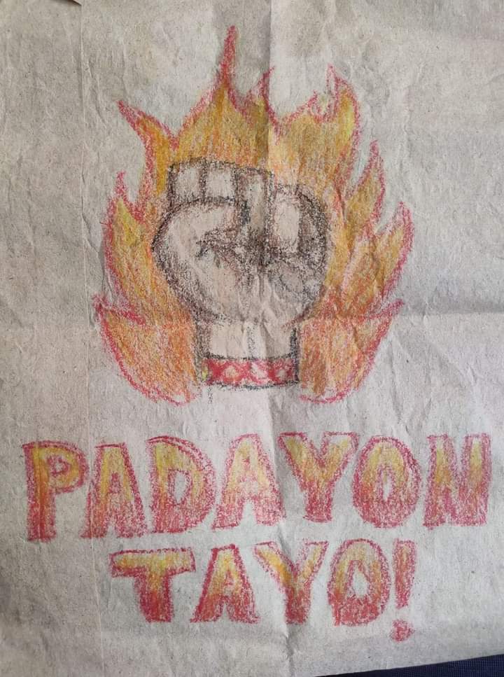 Isang taon na mula nung iligal kaming inaresto ng mga berdugong kapulisan sa Bakwit School Cebu.

Isang taon ng pagpapadayon sa kabila ng pagbabanta at panggigipit. 

(Ang drawing na ito ay ginawa ko nung birthday ko sa kulungan.) 

✊🏾🔥
PADAYON TAYO!