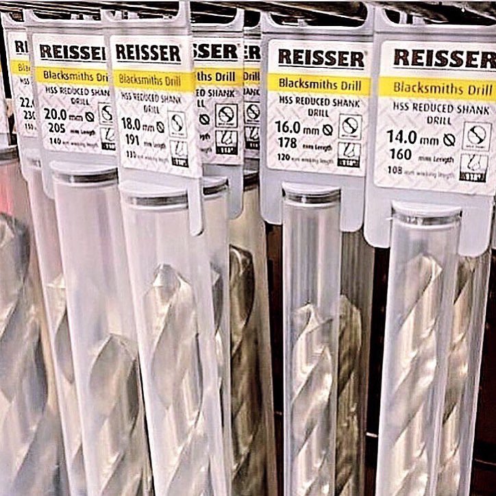ReisserLtd's tweet photo. 𝐑𝐄𝐈𝐒𝐒𝐄𝐑 𝐇𝐒𝐒 𝐁𝐋𝐀𝐂𝐊𝐒𝐌𝐈𝐓𝐇𝐒 𝐃𝐑𝐈𝐋𝐋𝐒 𝐑𝐀𝐍𝐆𝐄 💪🏼 HSS Ground Blacksmiths Drill bits, 118 split point tip, designed for drilling metal and plastic #AskForReisser #powertoolaccessories #hssdrillbits #Reisserscrews https://t.co/SItrBmpUJi