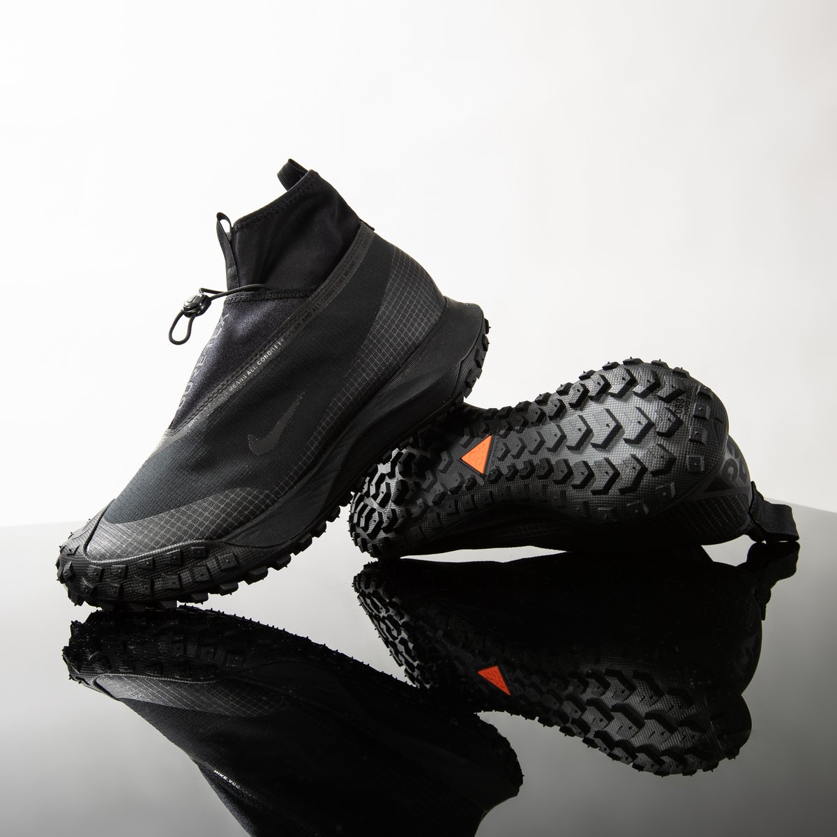 titoloshop's tweet photo. 🧗🏿 be ready for all conditions with the new ACG footwear collection dropping TODAY online 9AM CET.
60 min to go 📲 https://t.co/DHqTLZZsep
#titolo
#airMowabb
#acg
#nikeacg
#allconditiongear
#goretex
#mountainFLY
#titoloSHOP
#🧗🏿 https://t.co/0keDSjg4v1