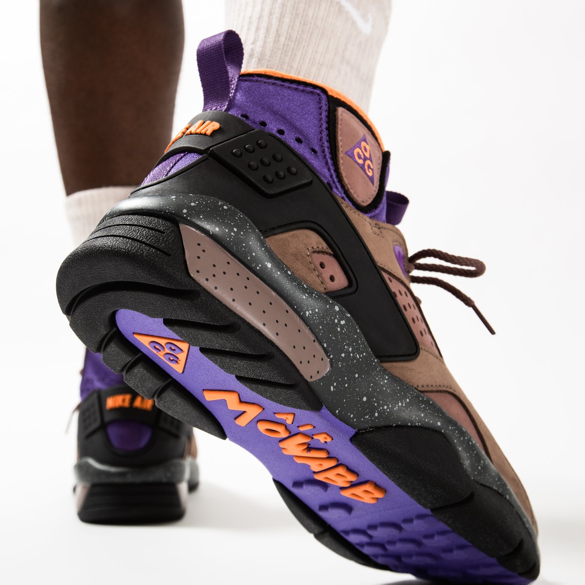 titoloshop's tweet photo. 🧗🏿 be ready for all conditions with the new ACG footwear collection dropping TODAY online 9AM CET.
60 min to go 📲 https://t.co/DHqTLZZsep
#titolo
#airMowabb
#acg
#nikeacg
#allconditiongear
#goretex
#mountainFLY
#titoloSHOP
#🧗🏿 https://t.co/0keDSjg4v1