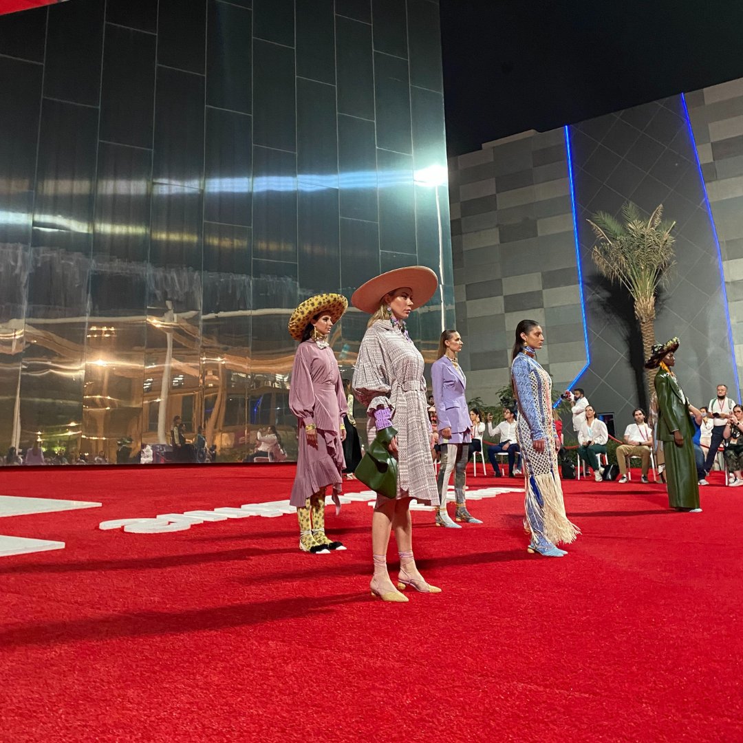 Swiss_Pavilion's tweet photo. Last night we enjoyed a great runway show on our red carpet with designs from #ArmandoTakeda. ✨

And today at 6pm we host another show from Dubai Fashion México presented by @MexicoExpo2020 🇲🇽 with designs by @FernandezJasive 💃

#swisspavilion #expo2020dubai #dubaifashionmexico https://t.co/ZbzAlO8ouM