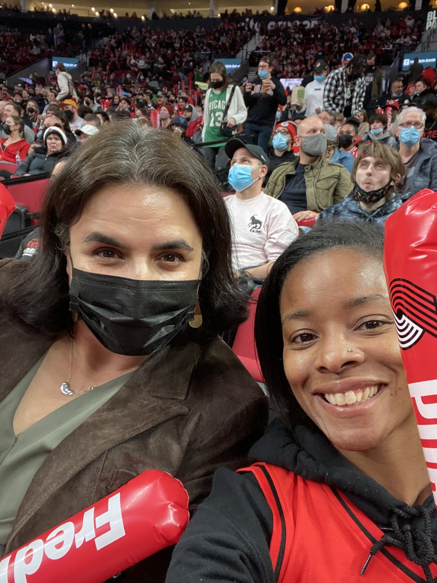 BrownWarrens's tweet photo. Leaders need breaks with quality friends! Thanks for spending time with me @almadvel! #RipCity #directfan https://t.co/JqlrA2l0bV