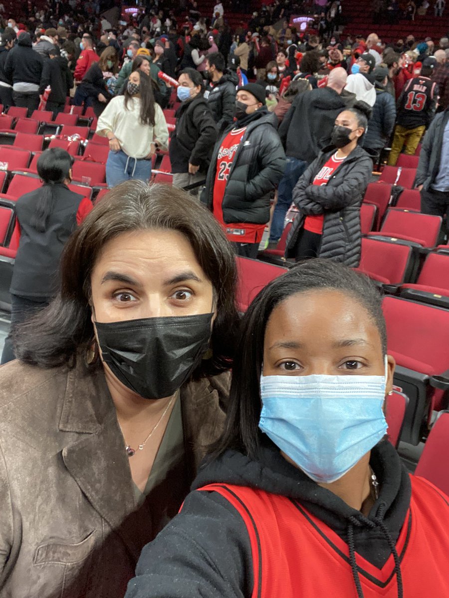 BrownWarrens's tweet photo. Leaders need breaks with quality friends! Thanks for spending time with me @almadvel! #RipCity #directfan https://t.co/JqlrA2l0bV