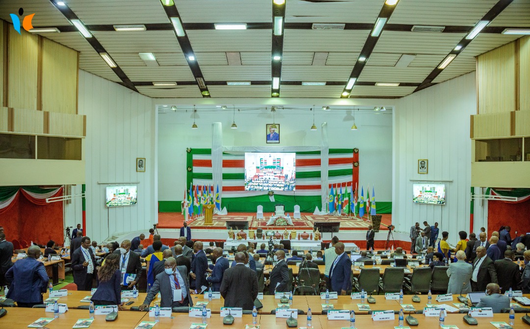 🔴🧐 Dans quelques instants à l'hémicycle de #Kigobe, début du 1er et tant attendu Forum National de Développement du #Burundi (#FNDB2021). Plus de 500 intellectuels attendus

✍🏾 Objectif : réfléchir sur la  redynamisation socio-économique pour un Burundi émergent d'ici 2040